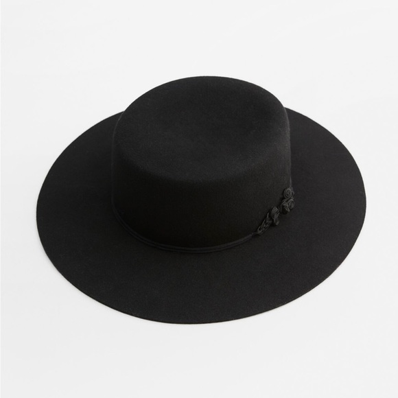 Zara Accessories - ZARA PASSEMENTERIE HAT